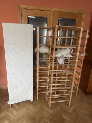 4 Estanterías de Madera y Tela