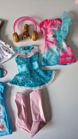 Lote Ropa y Accesorios Muñeca Nancy