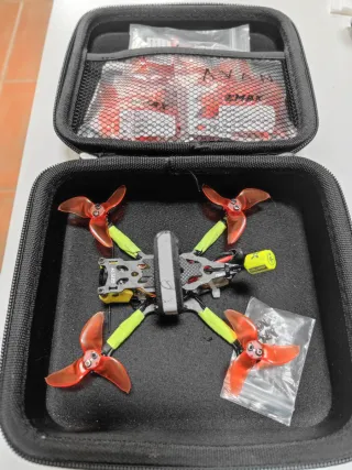 Dron FPV GEPRC Phantom Analógico 2,5".