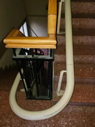 Silla salvaescaleras roja