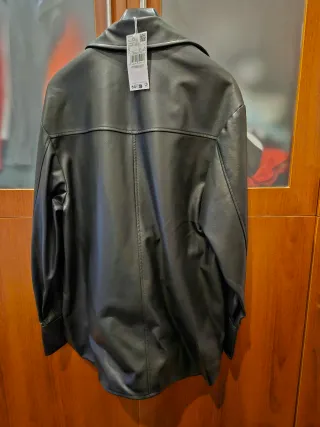 Sobrecamisa efecto piel negra