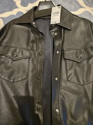 Sobrecamisa efecto piel negra