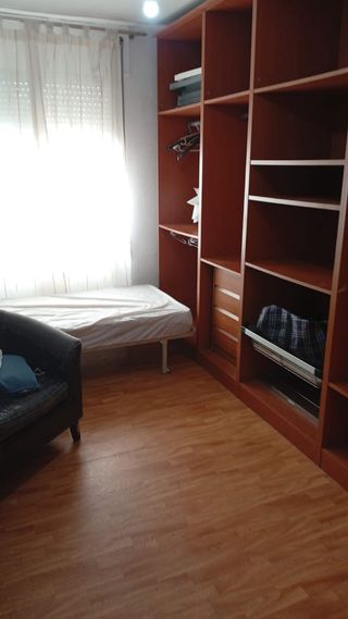 Se alquila habitacion individual o doble