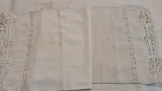 Sábanas antiguas de lino con encaje