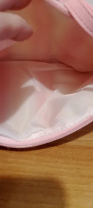 Pochette Naj-Oleari a righe verticali con fiori.