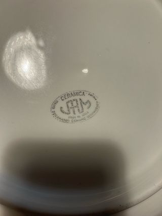 Piatto in ceramica con ciliegie