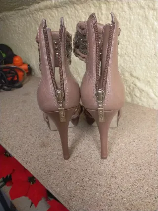 Sandalias Guess Marrón y Dorado