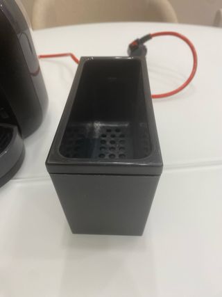 Cafetera Dolce Gusto + Recipiente Cápsulas