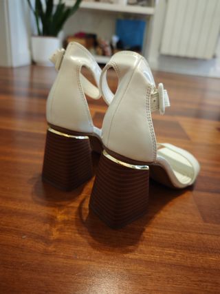 Sandalias Bershka blancas Talla 35