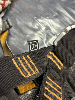 Arnés Singing Rock + Anticaídas Climax