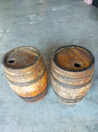 2 Toneles Pequeños de Vino para Decoración,cad