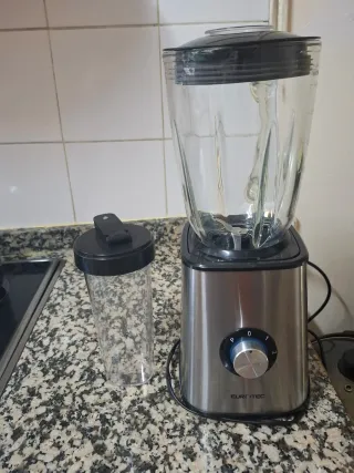 Licuadora Eurótec con vaso portátil