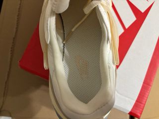 Zapatillas Nike Beige y Blancas