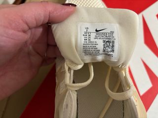 Zapatillas Nike Beige y Blancas