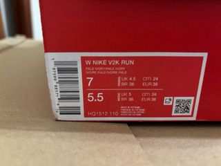 Zapatillas Nike Beige y Blancas