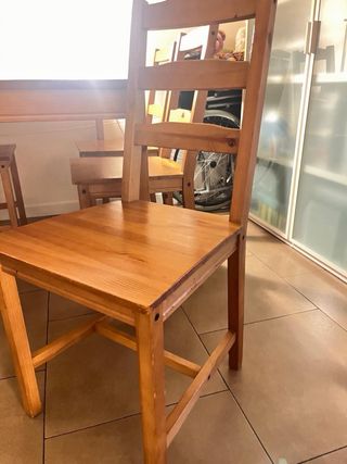 Mesa de comedor de madera