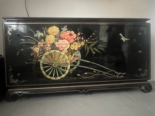 Mueble oriental lacado negro con flores 6 cajones
