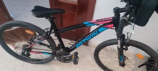 Bicicleta B'Twin Negra y Rosa