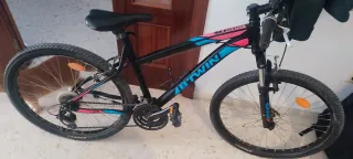 Bicicleta B'Twin Negra y Rosa