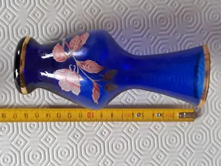 Vasetto in vetro blu con bordo oro