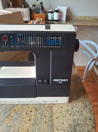 Máquina de coser Refrey 940
