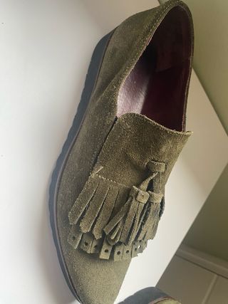 Zapatos de serraje con flecos