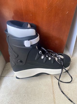 Patines agresivos Anarchy negros y blancos