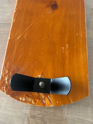 Jamonero de madera con soporte metálico