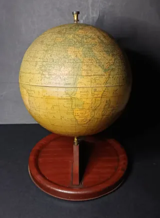 Mappamondo terrestre vintage