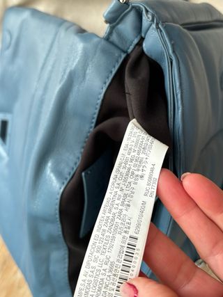 Bolso Zara acolchado cadena azul