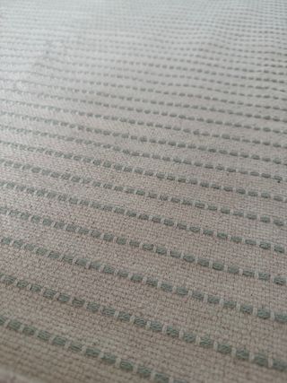 Alfombra beige y verde