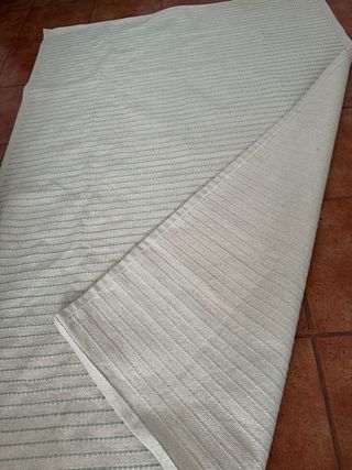 Alfombra beige y verde