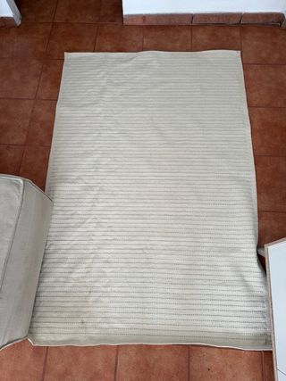 Alfombra beige y verde