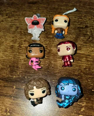 Figuras huevos Kinder Joy Stranger Things