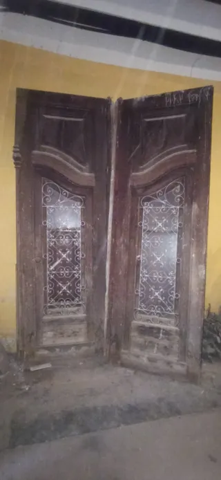 Puerta doble madera entrada principal