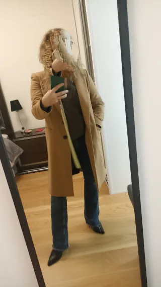 Abrigo Camel Zara,