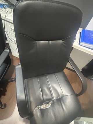 Silla de escritorio negra de piel sintética