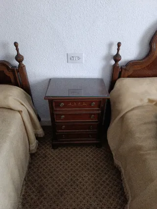 Tocador de madera con espejo.600€