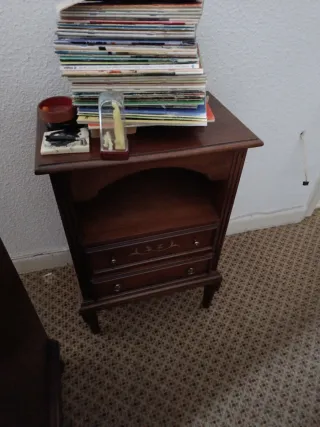 Tocador de madera con espejo.600€