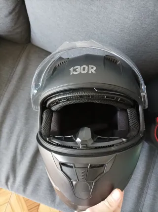 2 Cascos Moto - Uno Integral y Otro No - Negro