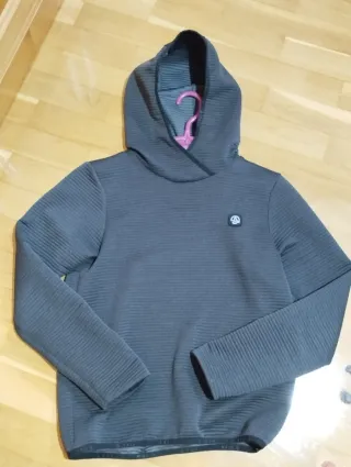 Jersey Ternua gris con capucha