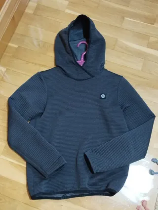Jersey Ternua gris con capucha