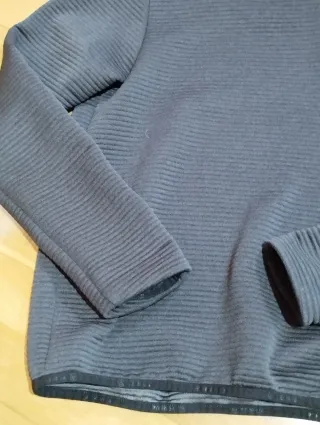 Jersey Ternua gris con capucha