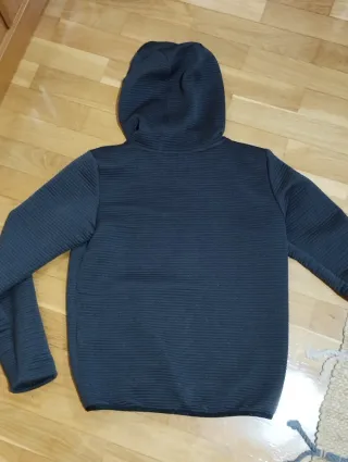 Jersey Ternua gris con capucha