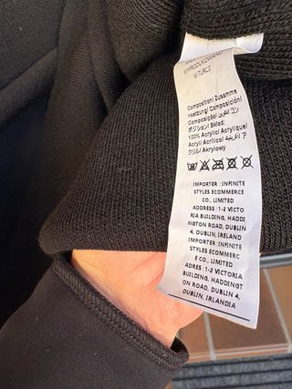 Jersey negro cuello caja básico