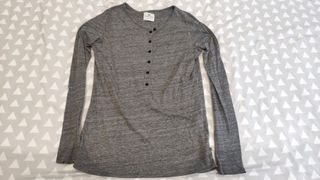 Camiseta manga larga gris