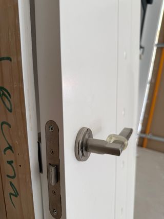 Puerta blanca con diseño 72'5 ancho 2'03 alto