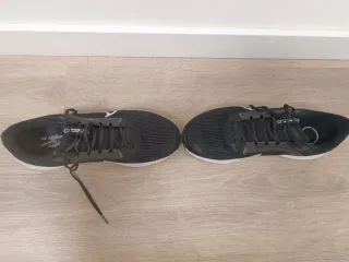 Nike Pegasus 40 Zapatillas Negras y Blancas