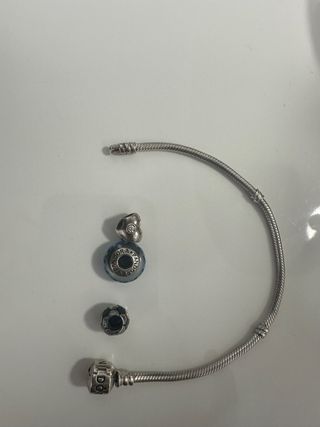 Pulsera Pandora con 3 charms