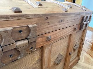 Baúl de madera rústico